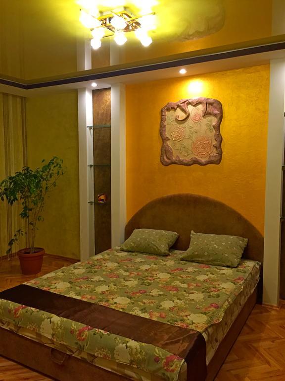 Apartment On Hrushevskoho 28 Lutsk Bagian luar foto
